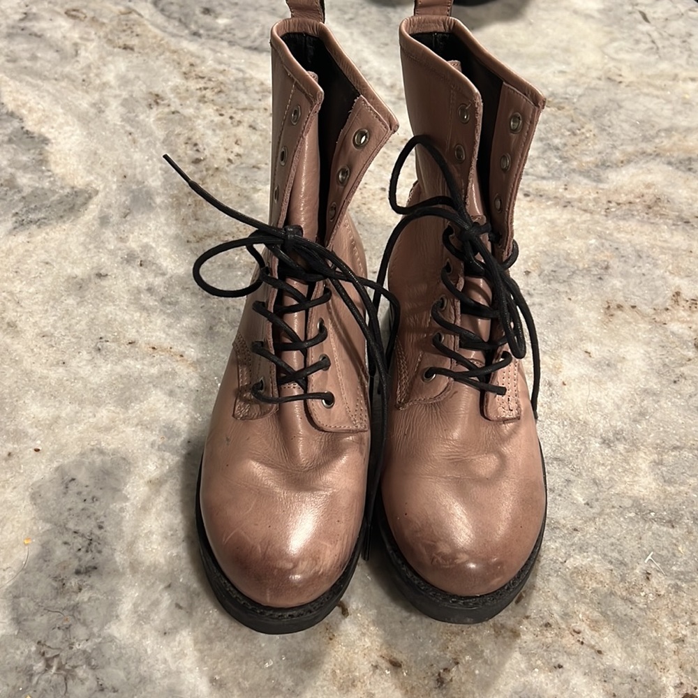 Beautiful Frye boots, size 9 - Picture 2 of 4